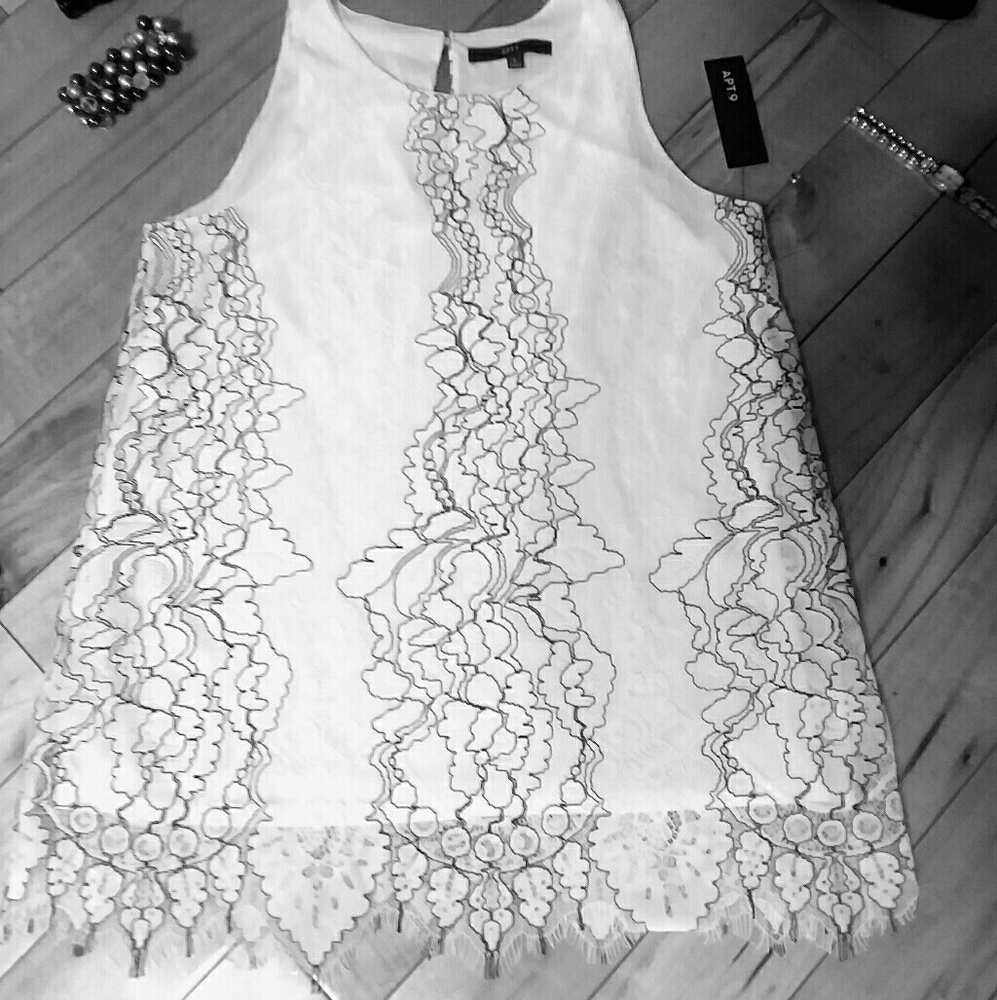 ❤Beautiful Apt 9 lace blouse